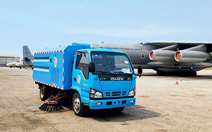 77779193永利扫路车交付安哥拉机场使用