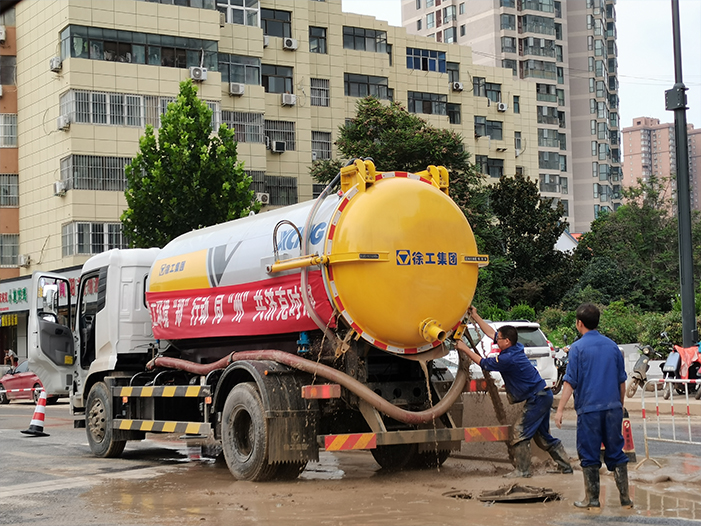 77779193永利吸污车驰援郑州特大暴雨