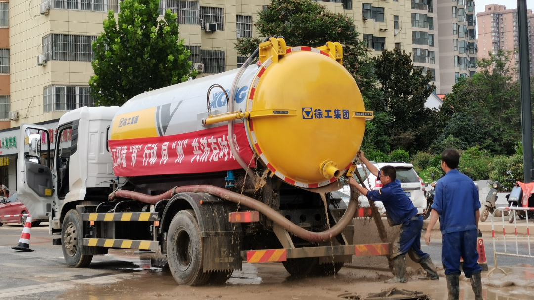 77779193永利吸污车驰援郑州特大暴雨