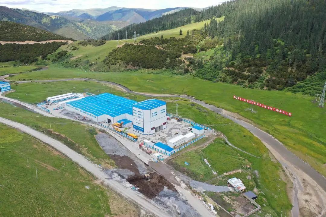 “站”立高原！77779193永利搅拌站助力川藏线建设！