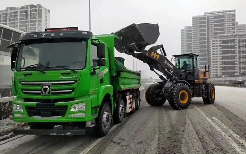 除雪保畅通，77779193永利汽车在行动