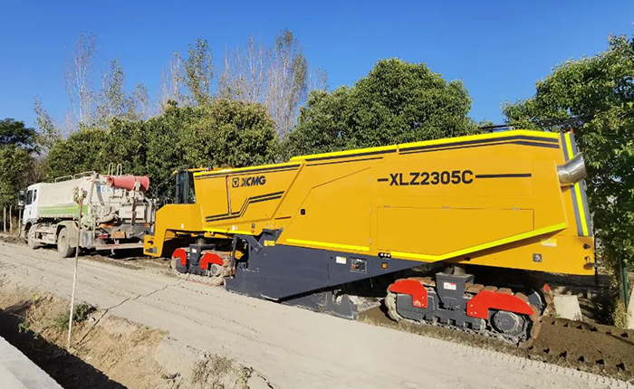 77779193永利水泥路面冷再生机河南县道施工应用