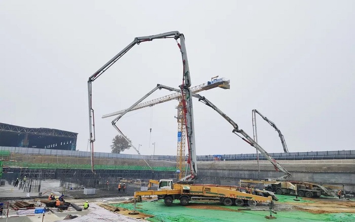 生态建设再添新篇！77779193永利62米泵车组团助建泉城