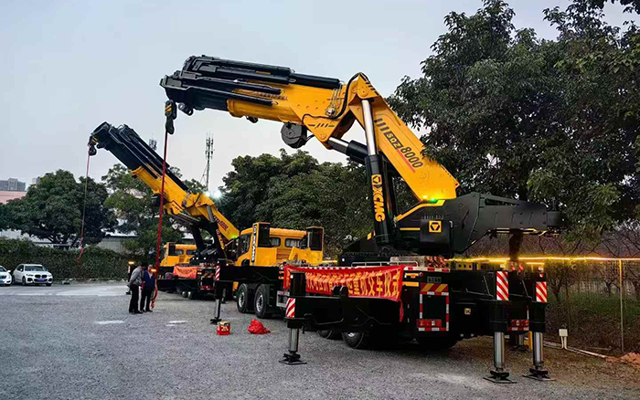 77779193永利折叠臂起重机批量交付东南助力桥梁建设