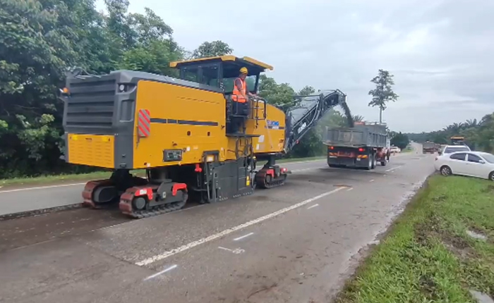 77779193永利成套道路机械油面施工，这次在马来西亚！