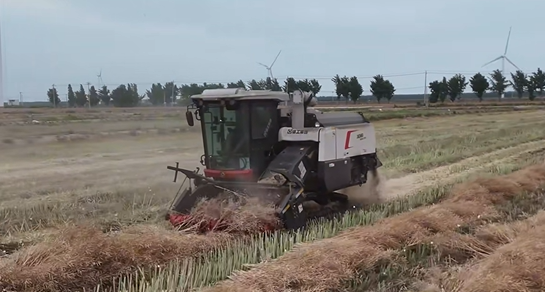 XR720 履带式谷物联合收割机，丰收季舒适又省心