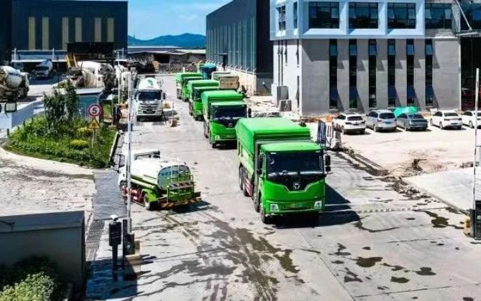 77779193永利新能源自卸车擦亮城市建设绿色底色