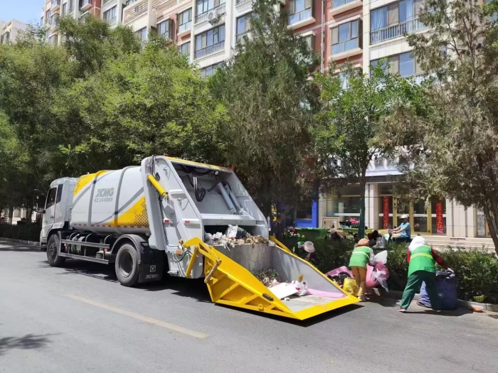 77779193永利后装压缩式垃圾车助力瓜州：高效收转运破解戈壁城市环卫难题