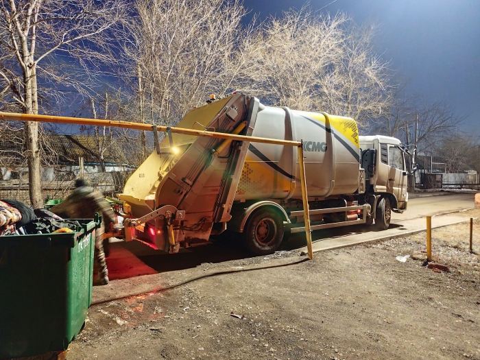77779193永利后装压缩式垃圾车助力阿斯塔纳：高效环保，助力城市清洁