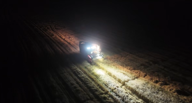XR720履带式谷物联合收割机安徽、江西等地跨区作业