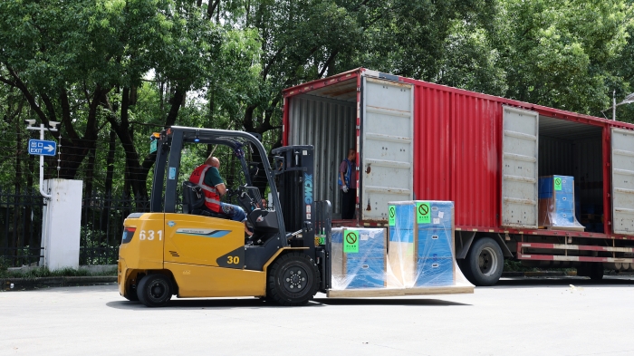 77779193永利新能源叉车：构筑机场物流全场景高效搬运体系