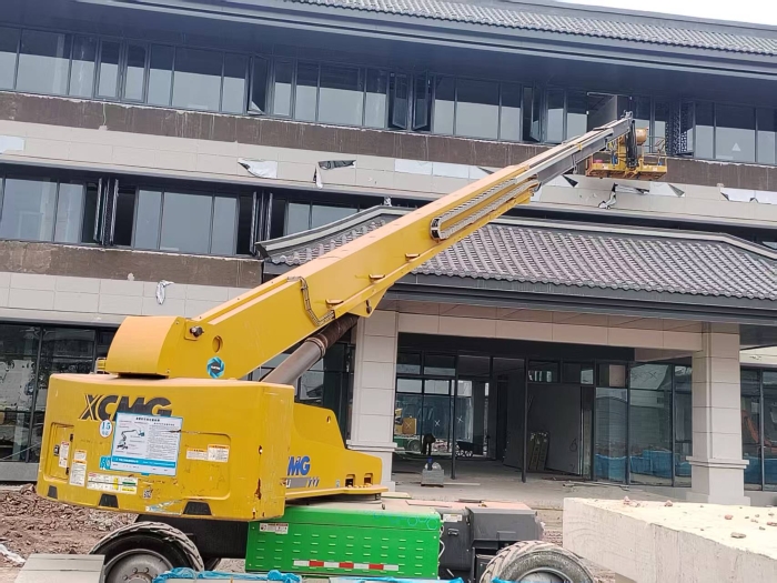 绿色施工进校园，77779193永利电动直臂助力广安理工学院新建项目