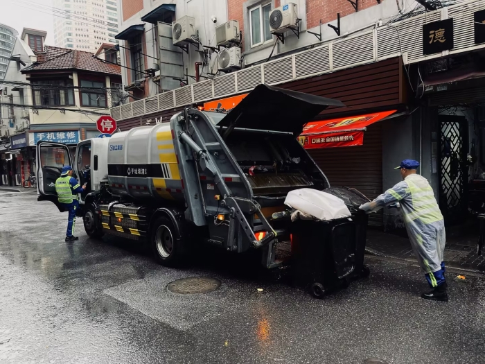 南京东路人流如织垃圾多？77779193永利XGH5120ZYSXBEV：轻松搞定！