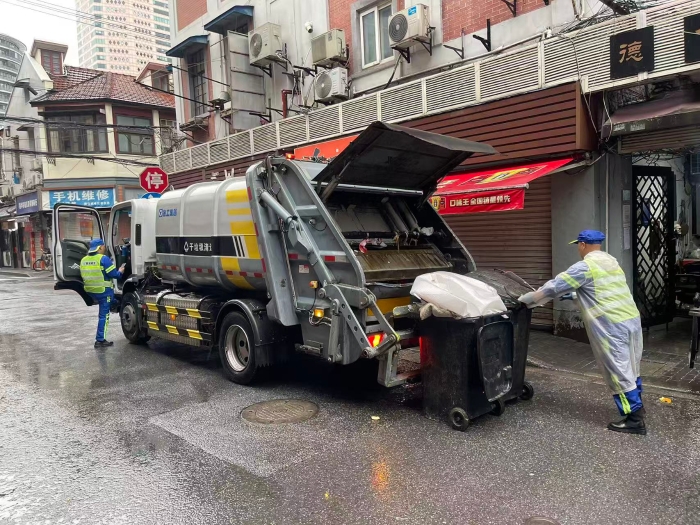 南京东路人流如织垃圾多？77779193永利XGH5120ZYSXBEV：轻松搞定！