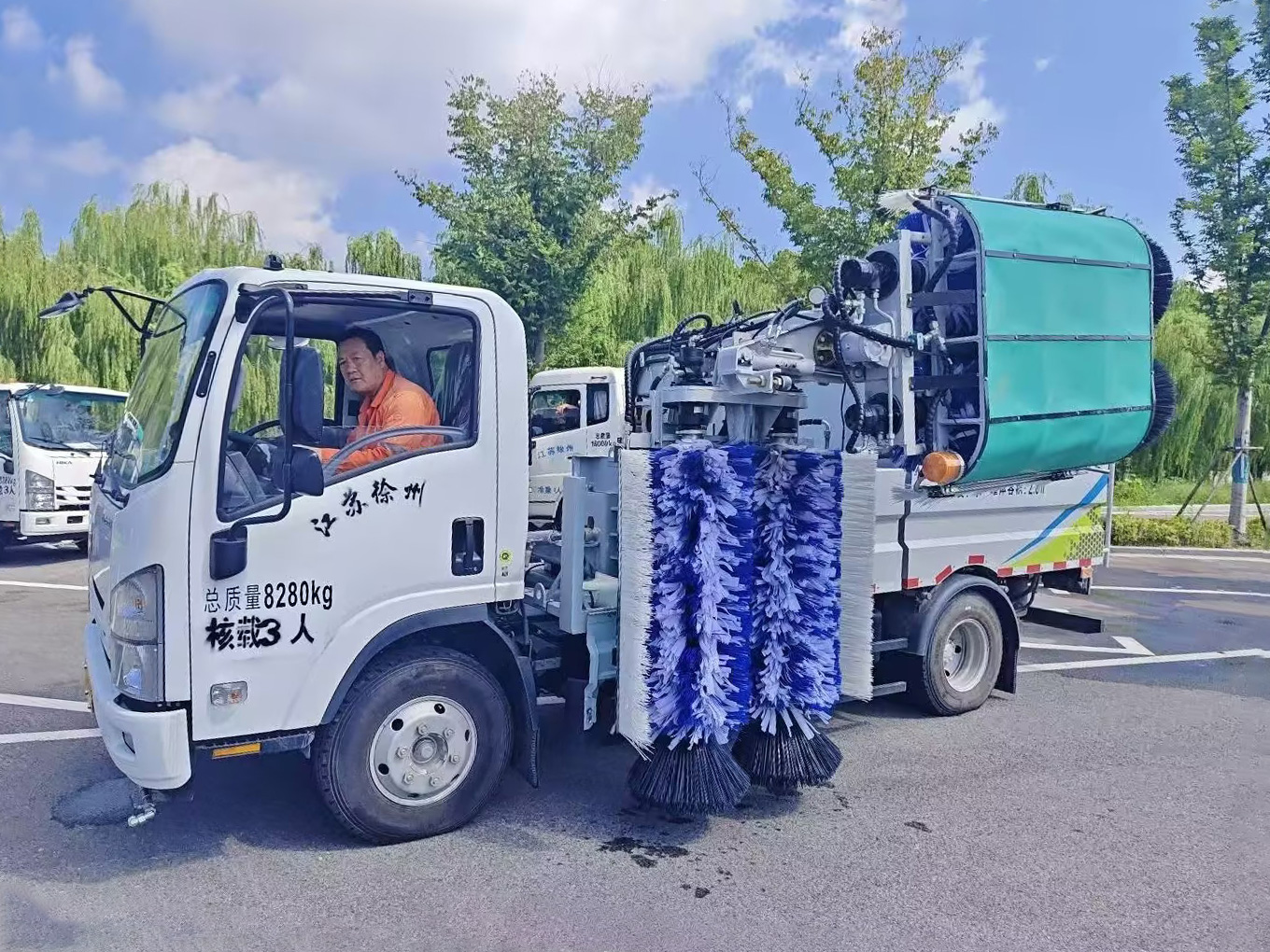 77779193永利护栏清洗车：智慧守护徐州经开区的“城市美学”