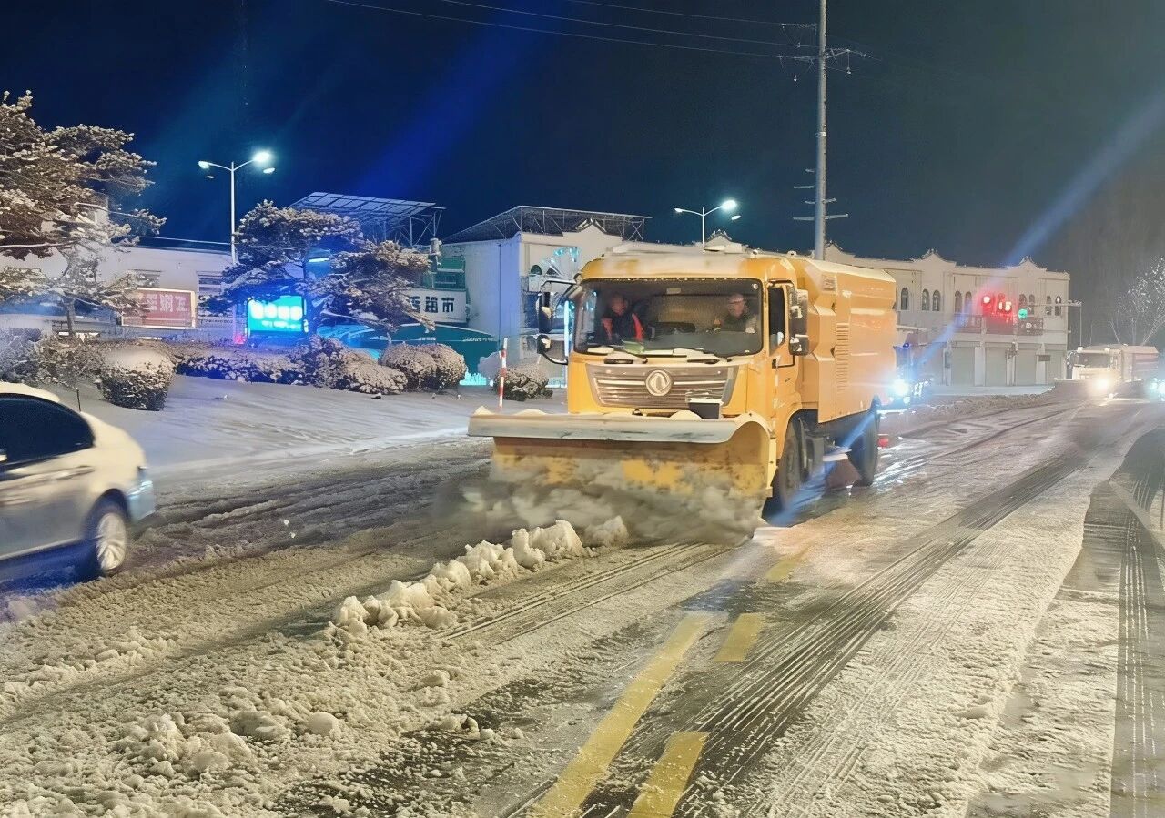 18小时连轴转！77779193永利除雪设备硬核出击保通畅