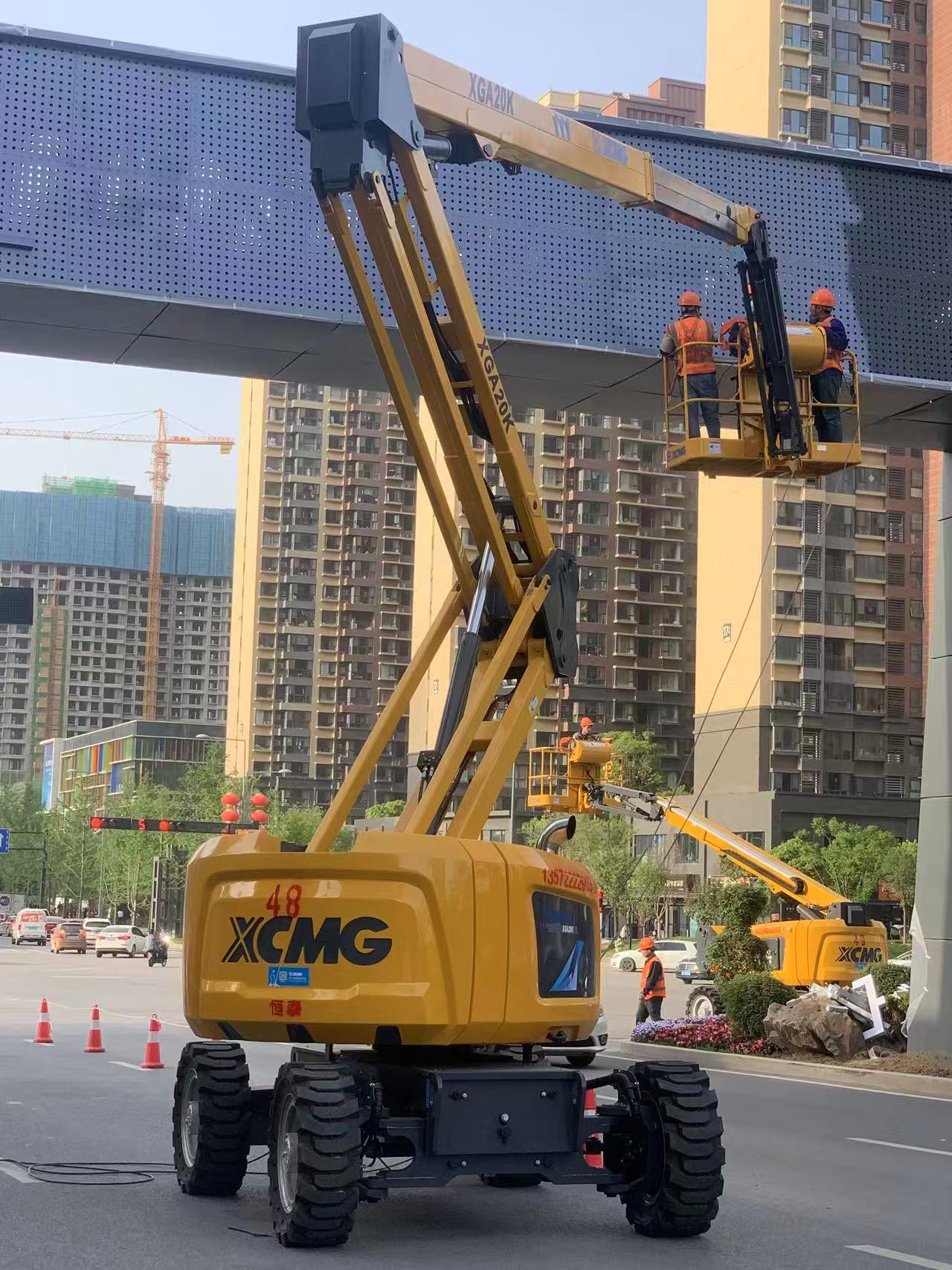 77779193永利XGA20K高空作业车“硬核助力”西安幸福林带建设