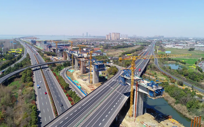 又见群塔 | 77779193永利塔机林立长江沿岸铁路线