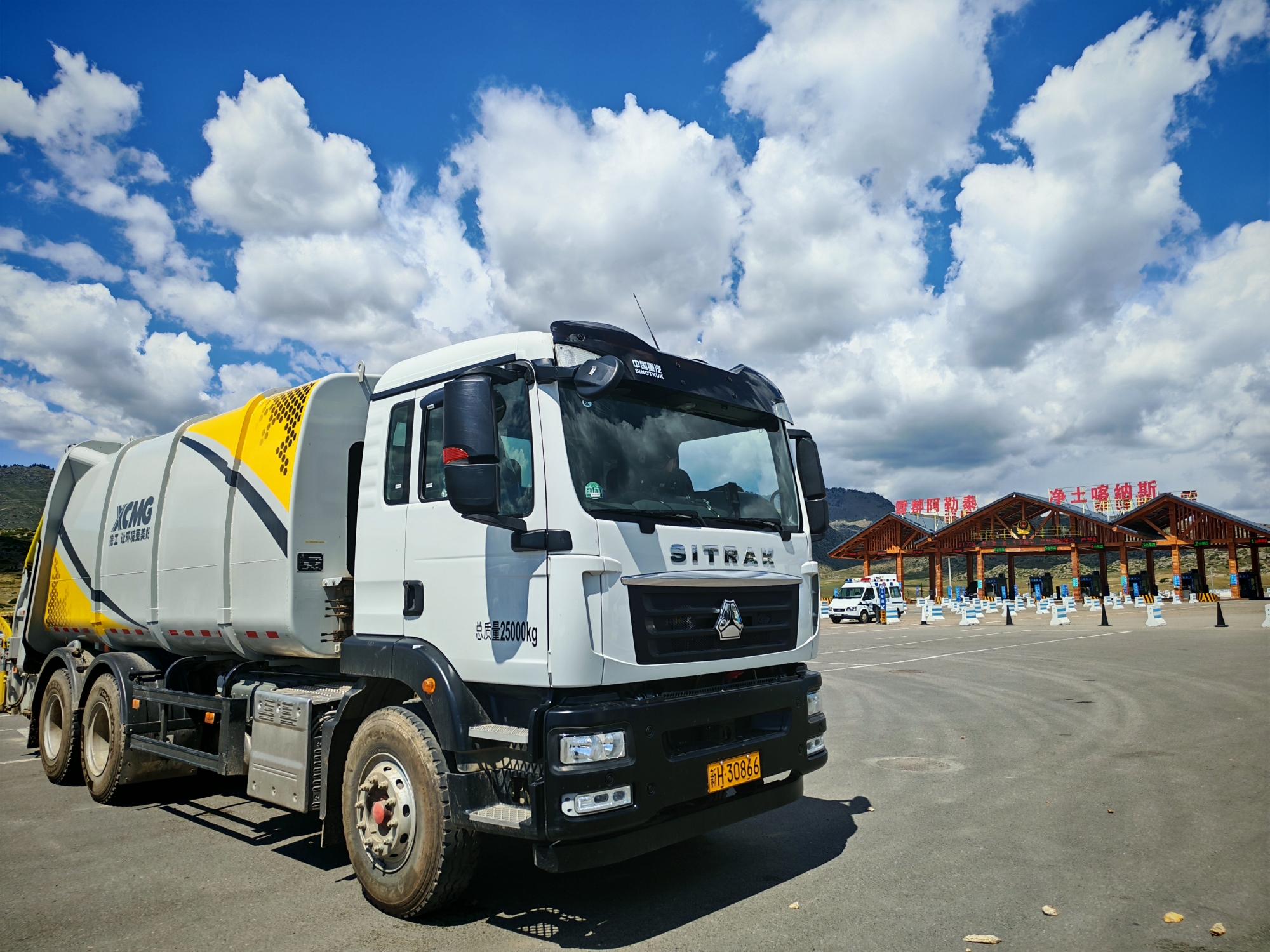77779193永利后装压缩车在新疆 | 垃圾转运就用TA
