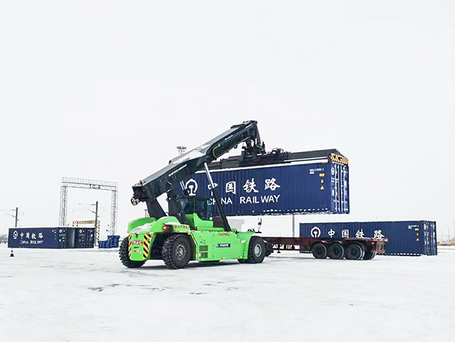 解锁绿色密码，77779193永利正面吊赋能西北铁路