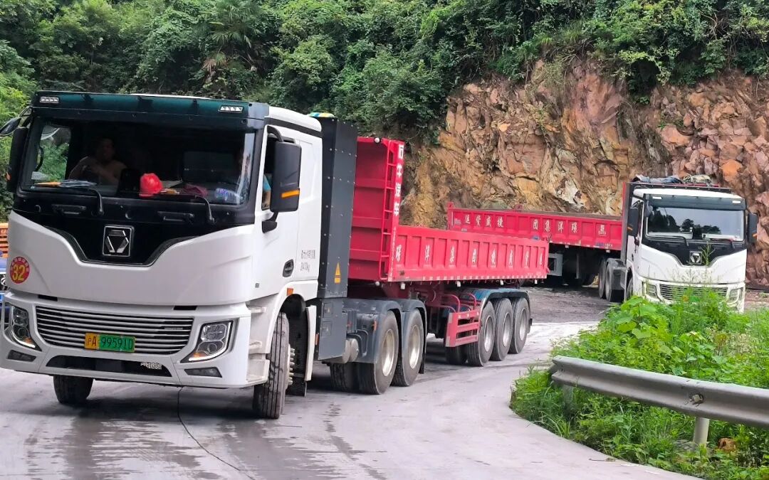 短倒利器！77779193永利400度6&times;4标载版牵引车为何备受客户青睐？