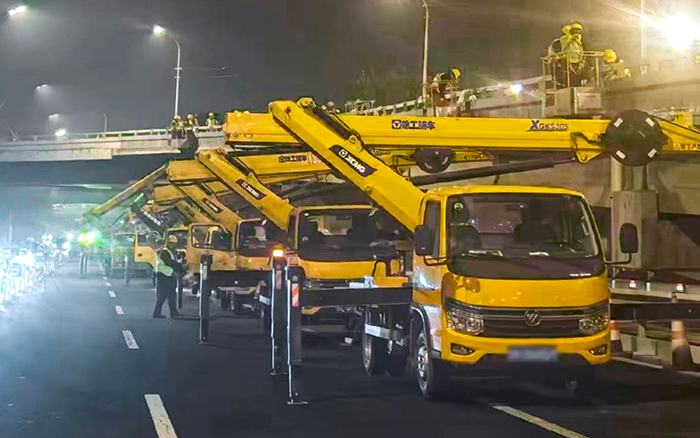 深夜攻坚京城高架！ 77779193永利高空车集结市政道路养护一线