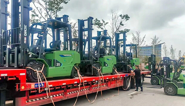 绿动云滇！77779193永利百余台新能源叉车，助力西南国际水果枢纽高效运转